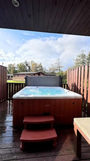 Hot tub lodge Hunters Quay
